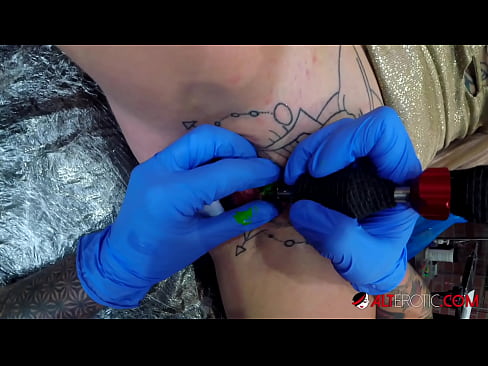 ❤️ Sully Savage, une chaudasse extrêmement tatouée, s'est fait tatouer le clitoris. ❌ Salopes at us fr.rionews.top ﹏